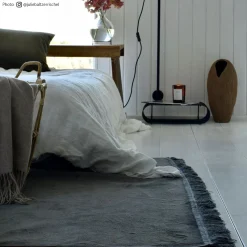 Wilton Rug - Art Silk (black) -Viscose Rugs Shop credbilder mall art silk svart.jpg